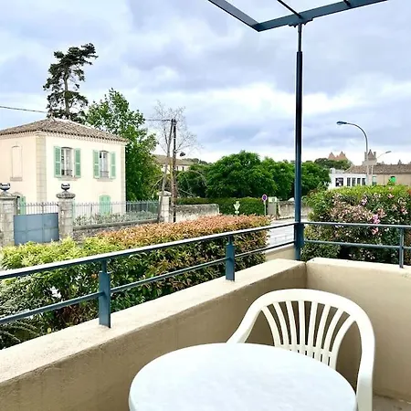 147 - Vue Cite Medievale Et Parking *