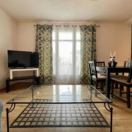 147 - Vue Cite Medievale Et Parking Carcassonne