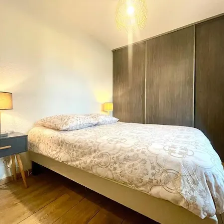 147 - Vue Cite Medievale Et Parking Apartmán